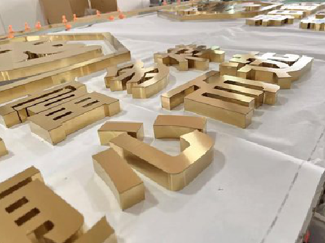 封丘拉丝不锈钢字的特点。